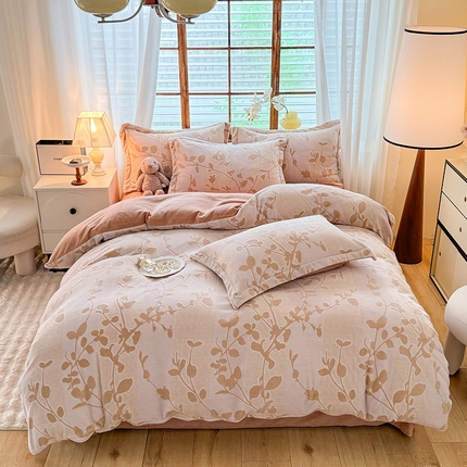 91家纺网 家纺一手货源 找家纺 2025新款A类高克重牛奶绒着色烂花绒系列-四件套 花蔓