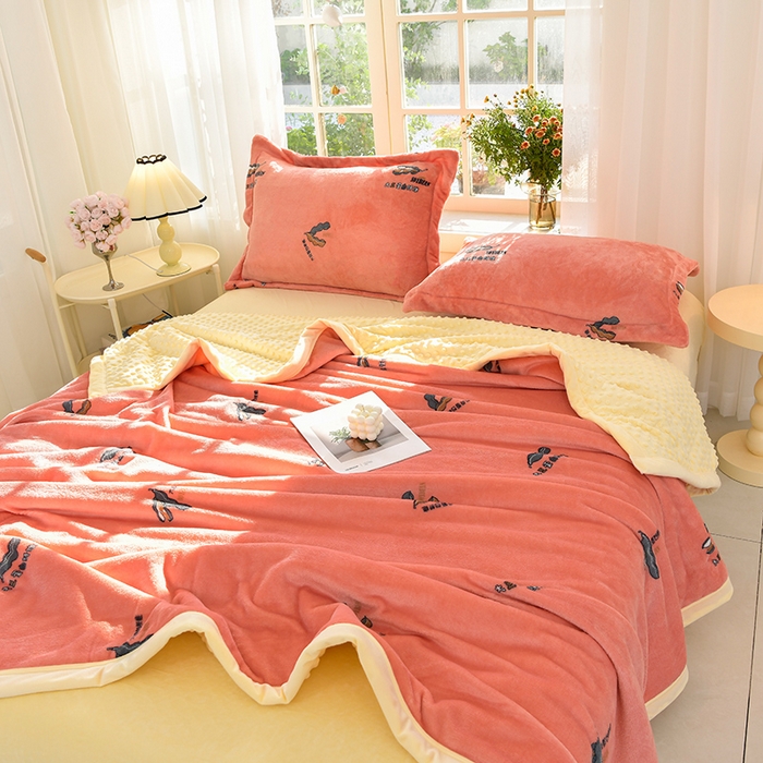 91家纺网 家纺一手货源 找家纺 圣楚家纺 2024新款豆豆绒三层毛毯毯子 豆豆毯玉