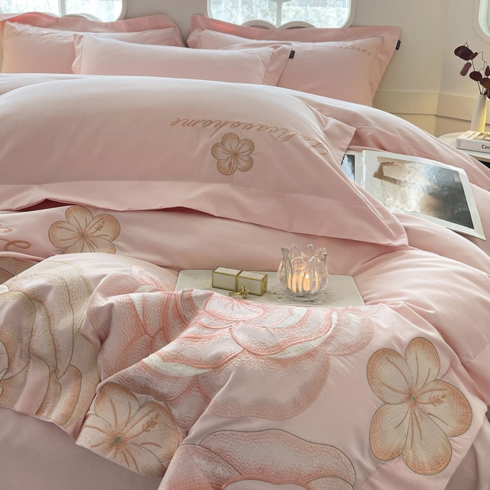 91家纺网 家纺一手货源 找家纺  【秋冬爆款】A类母婴级全棉磨毛四件套纯棉重工刺绣花轻奢风床单床笠款新疆棉高奢床上用品 缇菲-颜粉