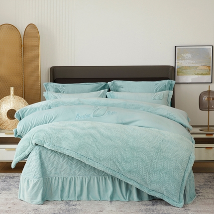 91家纺网 家纺一手货源 找家纺 新月家纺（锦威郎） 2024新款高克重牛奶绒全消光绗缝床盖床单四件套 淡湖绿