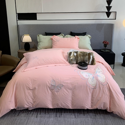 91家纺网 家纺一手货源 找家纺 莱豫家纺 2024新款火山磨毛贴布绣花四件套 蝴蝶樱花粉