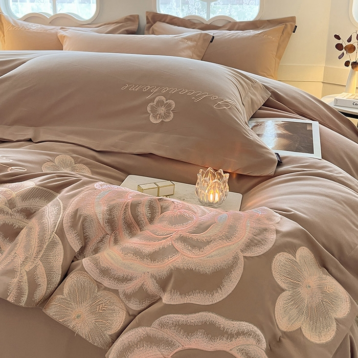 91家纺网 家纺一手货源 找家纺  【秋冬爆款】A类母婴级全棉磨毛四件套纯棉重工刺绣花轻奢风床单床笠款新疆棉高奢床上用品 缇菲-拿铁