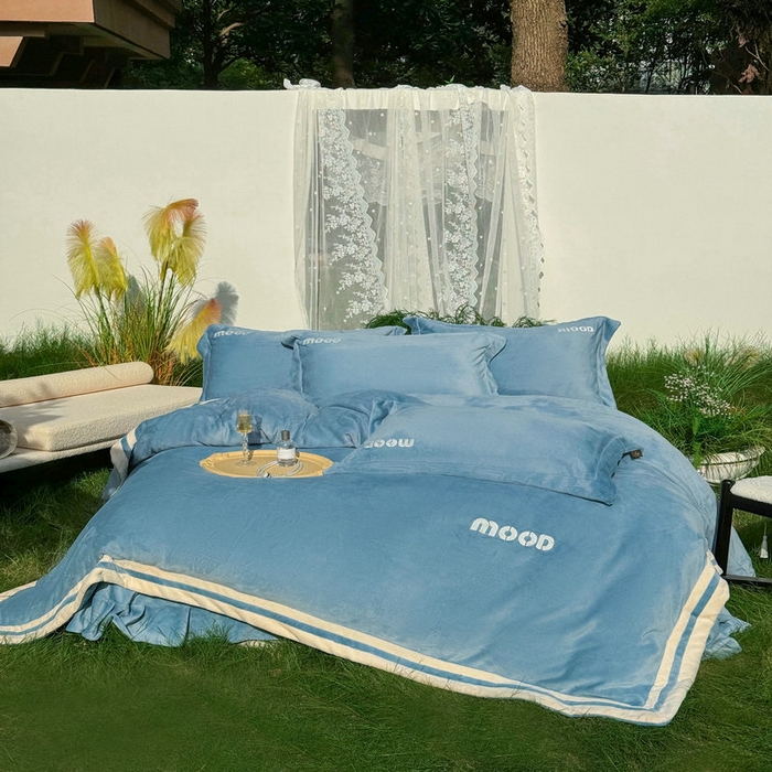 91家纺网 家纺一手货源 找家纺 新月家纺（锦威郎） 2024新款高贵轻奢保暖牛奶绒四件套系列-摩登 蓝色