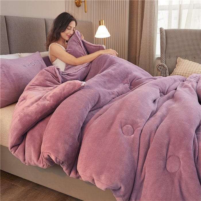 91家纺网 家纺一手货源 找家纺 美梦里 2024新款双面刺绣牛奶绒冬被 黛紫