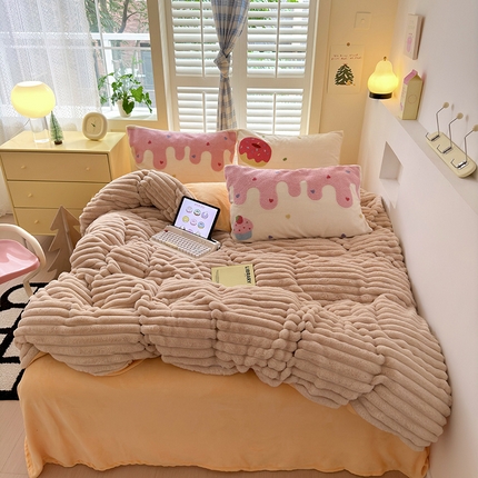 91家纺网 家纺一手货源 找家纺 （总）典曼家纺 2024新款多巴胺毛巾绣免毛绒抽条四件套