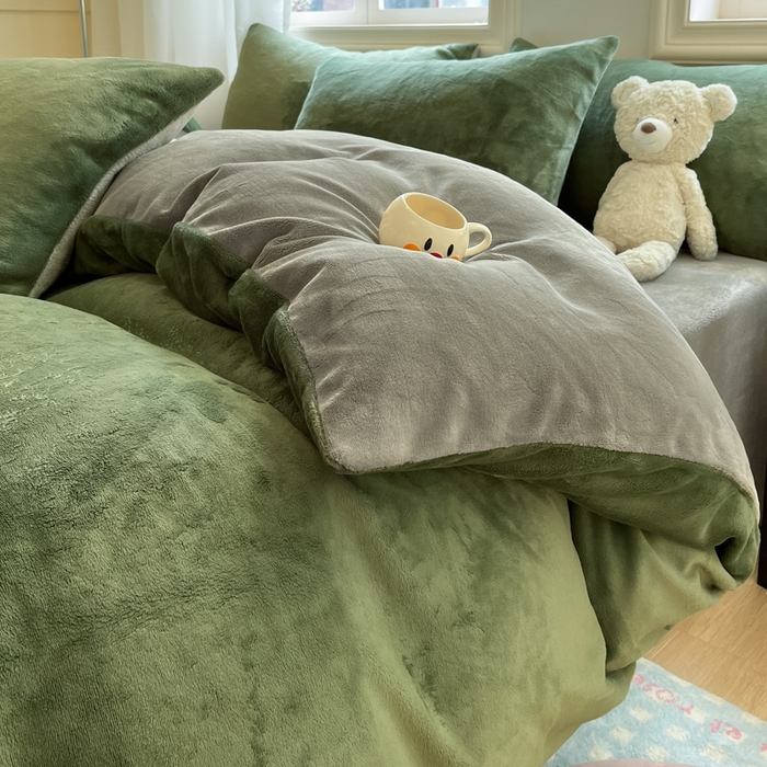 91家纺网 家纺一手货源 找家纺 慕澄家纺 2024新款纯色双拼牛奶绒四件套 绿+杏子灰