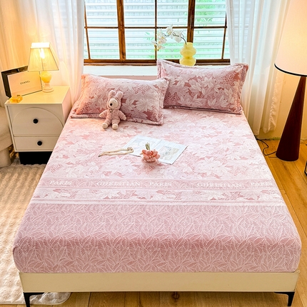 91家纺网 家纺一手货源 找家纺 2025新款A类高克重牛奶绒烂花绒系列-纯色雕花绒单床笠 春风里