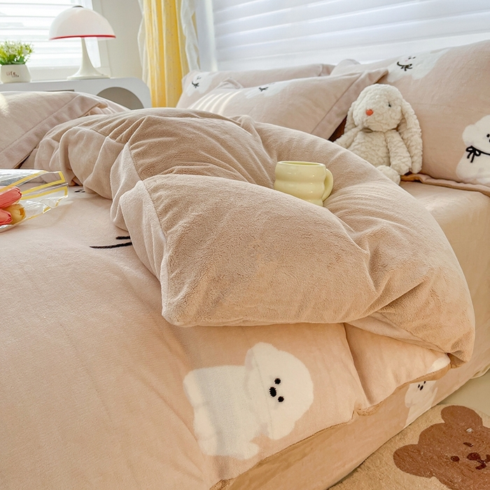 91家纺网 家纺一手货源 找家纺 简如 2025新款加厚220克牛奶绒印花四件套 调皮的小乖比-咖