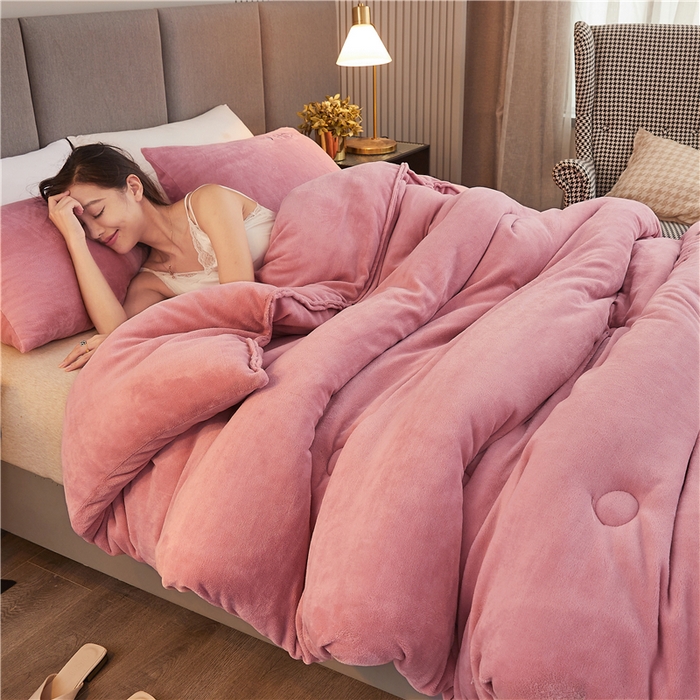 91家纺网 家纺一手货源 找家纺 美梦里 2024新款双面刺绣牛奶绒冬被 豆沙粉