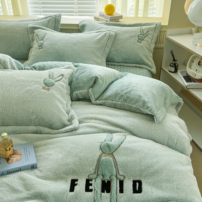 91家纺网 家纺一手货源 找家纺 新月家纺（锦威郎） 2024新款纯色保暖萌萌兔床盖四件套 萌兔湖蓝色