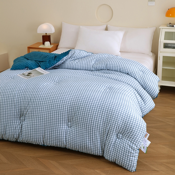 91家纺网 家纺一手货源 找家纺 爱宝被业 2025新款水洗棉双层纱豆豆绒被 克洛迪雅-蓝