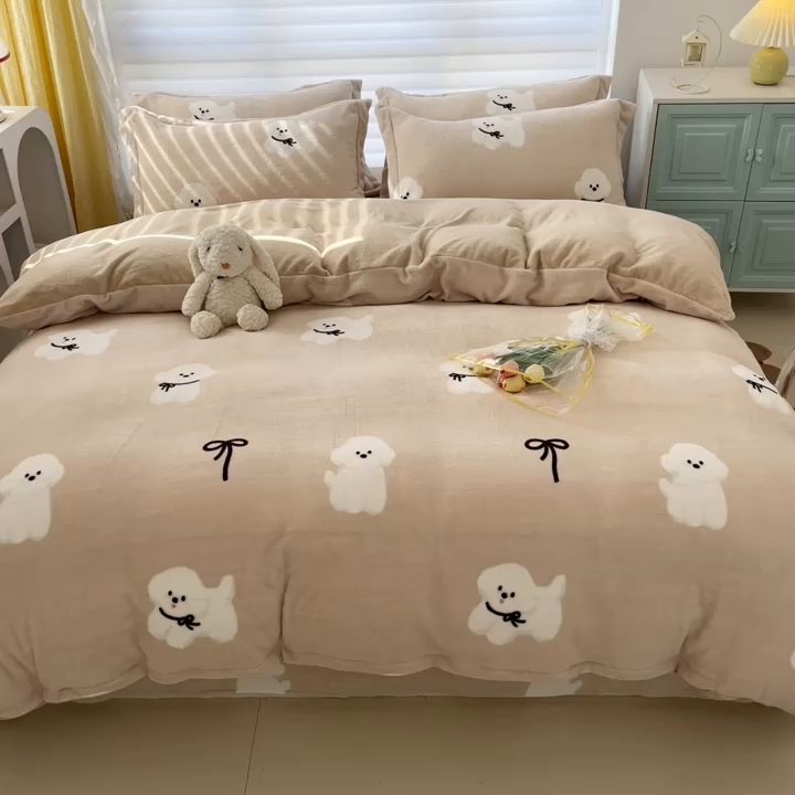 91家纺网 家纺一手货源 找家纺 简如 2025新款加厚220克牛奶绒印花四件套 调皮的小乖比-咖
