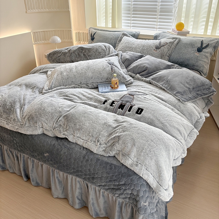 91家纺网 家纺一手货源 找家纺 新月家纺（锦威郎） 2024新款纯色保暖萌萌兔床盖四件套 萌兔高级灰