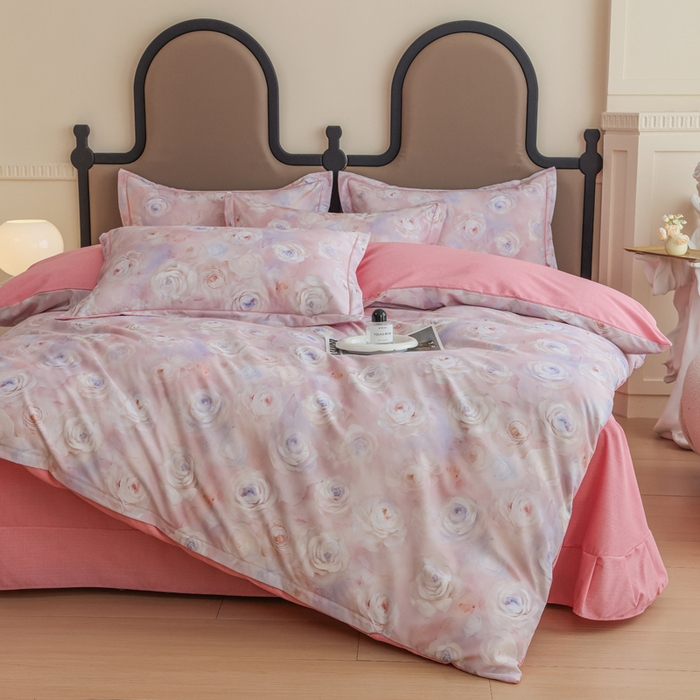 91家纺网 家纺一手货源 找家纺 新月家纺（锦威郎） 2024新款全棉加厚长绒棉数码印花四件套系列 花田物语-粉