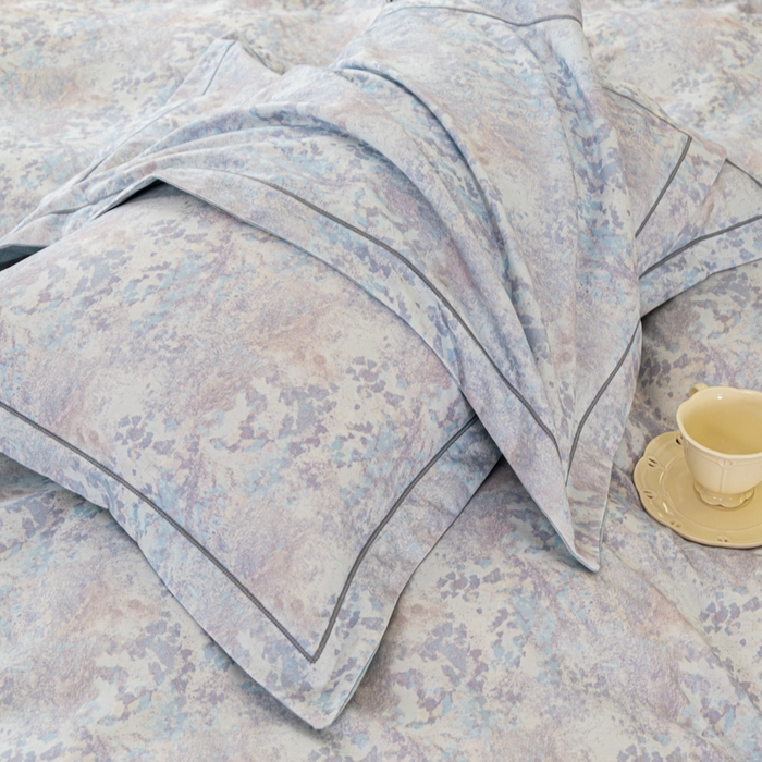 91家纺网 家纺一手货源 找家纺 新月家纺（锦威郎） 2024新款全棉加厚长绒棉数码印花四件套系列 花入迷颜-蓝