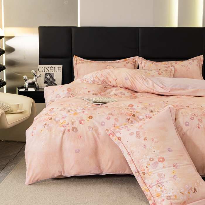 91家纺网 家纺一手货源 找家纺 新月家纺（锦威郎） 2024新款全棉加厚长绒棉数码印花四件套系列 花语寄情-粉