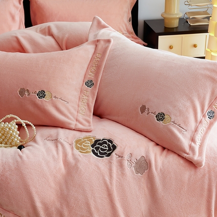舒梦琪家纺 2024新款加厚4公斤牛奶绒纯色刺绣床单款四件套 粉色