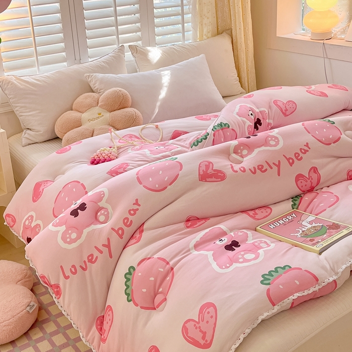 91家纺网 家纺一手货源 找家纺 心卓婴童馆 2025新款针织棉印花被子冬被被芯被子系列-成人图 爱心小熊