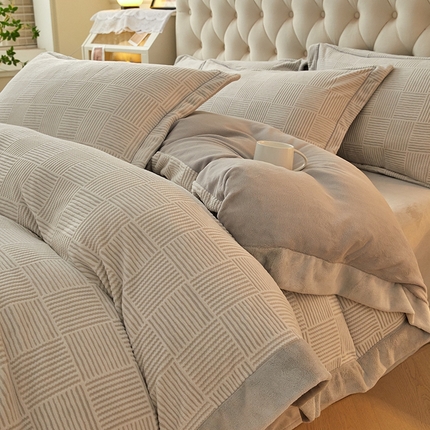 91家纺网 家纺一手货源 找家纺 （总）简如 2025新款A类230克加厚立体雕花绒四件套