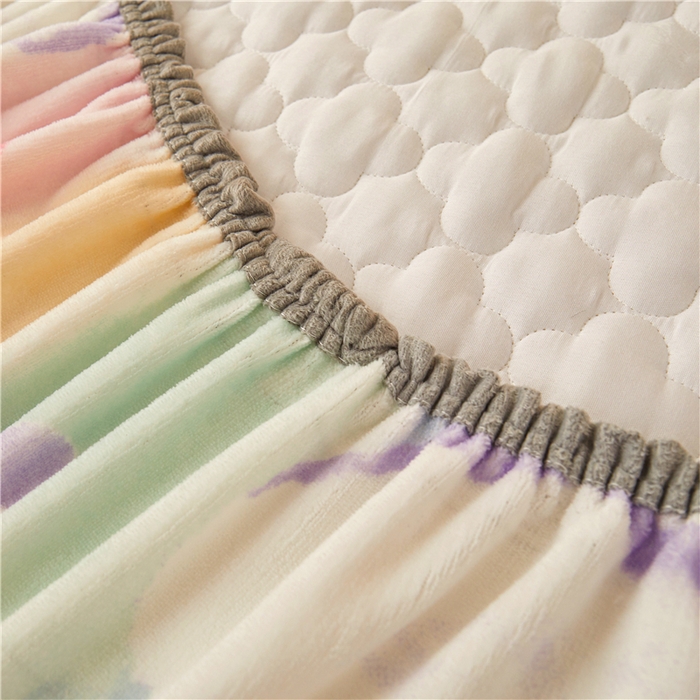 91家纺网 家纺一手货源 找家纺 喜居 2024新款加厚印花牛奶绒夹棉床笠床护垫单床笠 彩虹草莓