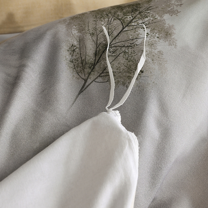 91家纺网 家纺一手货源 找家纺 新月家纺（锦威郎） 2024新款全棉加厚长绒棉数码印花四件套系列 榕树森林-灰