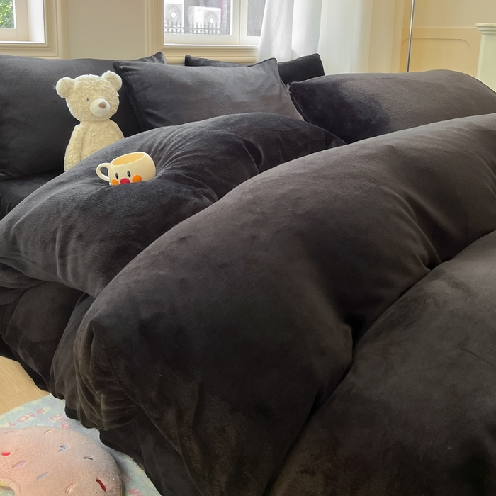 91家纺网 家纺一手货源 找家纺 慕澄家纺 2024新款纯色双拼牛奶绒四件套 黑金