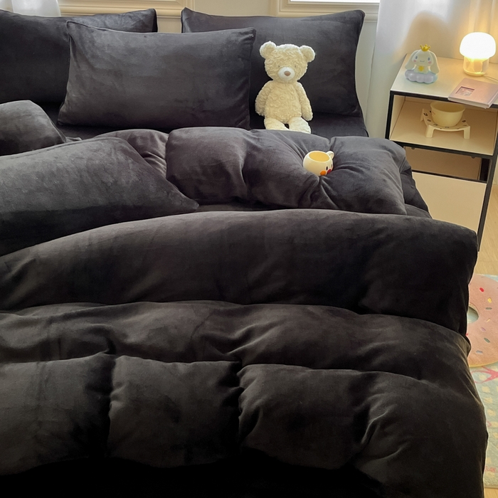 91家纺网 家纺一手货源 找家纺 慕澄家纺 2024新款纯色双拼牛奶绒四件套 黑金