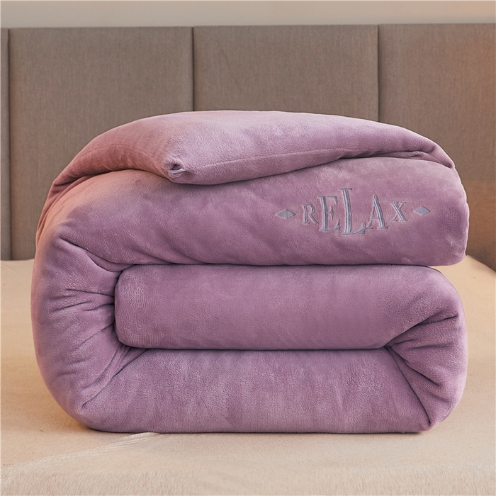 91家纺网 家纺一手货源 找家纺 美梦里 2024新款双面刺绣牛奶绒冬被 黛紫