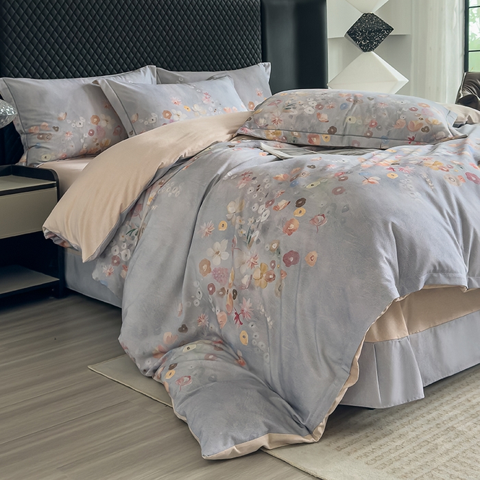 91家纺网 家纺一手货源 找家纺 新月家纺（锦威郎） 2024新款全棉加厚长绒棉数码印花四件套系列 花语寄情-灰