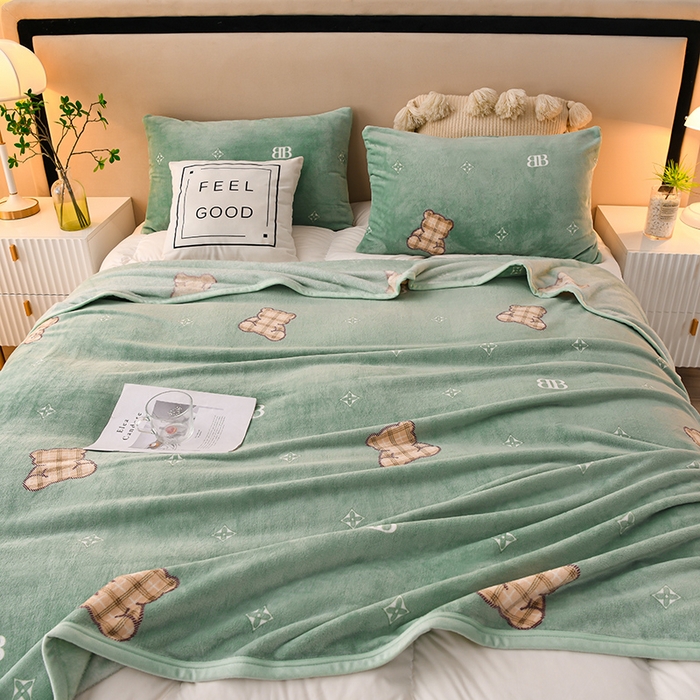 91家纺网 家纺一手货源 找家纺 圣楚 2024新款300g加厚保暖云貂绒双面毯子办公室午睡毛毯直播 抱抱熊