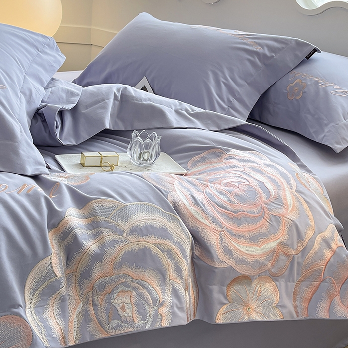 91家纺网 家纺一手货源 找家纺  【秋冬爆款】A类母婴级全棉磨毛四件套纯棉重工刺绣花轻奢风床单床笠款新疆棉高奢床上用品 缇菲-莓蓝