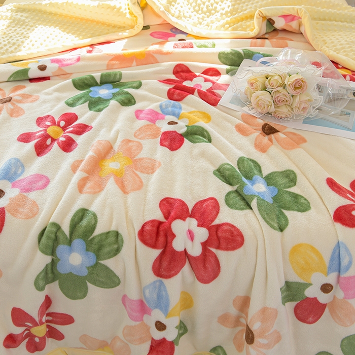 91家纺网 家纺一手货源 找家纺 圣楚家纺 2024新款豆豆绒三层毛毯毯子 花花世界