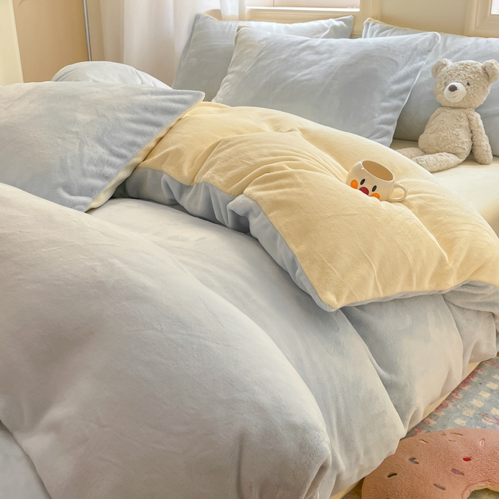 91家纺网 家纺一手货源 找家纺 慕澄家纺 2024新款纯色双拼牛奶绒四件套 天蓝+黄