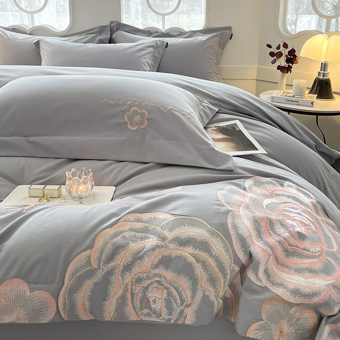 91家纺网 家纺一手货源 找家纺  【秋冬爆款】A类母婴级全棉磨毛四件套纯棉重工刺绣花轻奢风床单床笠款新疆棉高奢床上用品 缇菲-夜灰