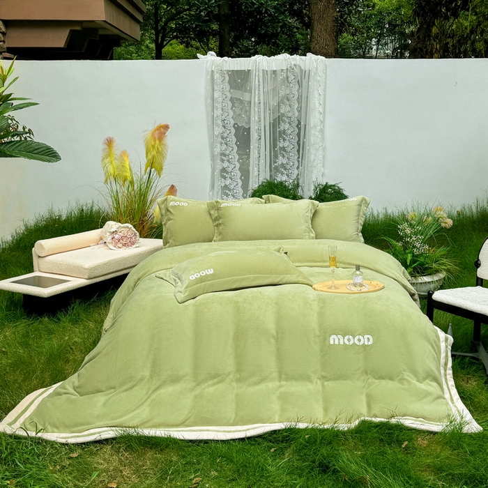 91家纺网 家纺一手货源 找家纺 新月家纺（锦威郎） 2024新款高贵轻奢保暖牛奶绒四件套系列-摩登 绿色