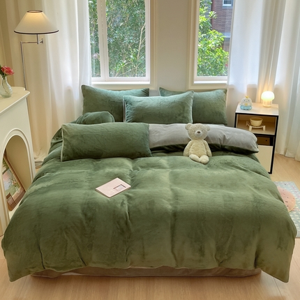 91家纺网 家纺一手货源 找家纺 慕澄家纺 2024新款纯色双拼牛奶绒四件套 绿+杏子灰