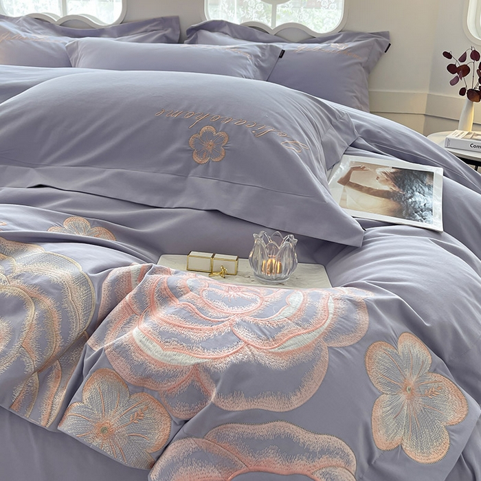 91家纺网 家纺一手货源 找家纺  【秋冬爆款】A类母婴级全棉磨毛四件套纯棉重工刺绣花轻奢风床单床笠款新疆棉高奢床上用品 缇菲-莓蓝