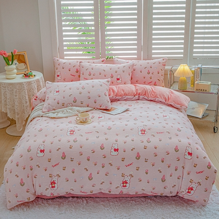 奥虎家纺2024新款加厚牛奶绒印花四件套萌兔世界