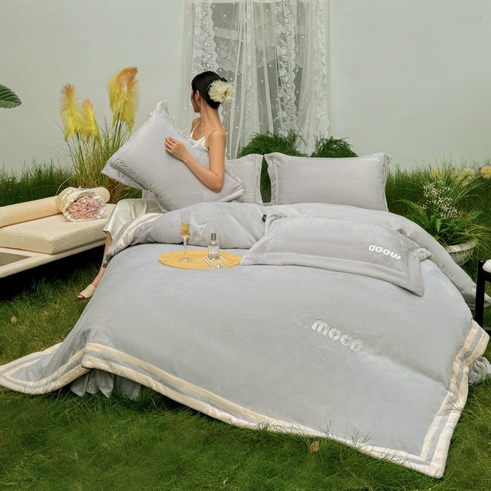 91家纺网 家纺一手货源 找家纺 新月家纺（锦威郎） 2024新款高贵轻奢保暖牛奶绒四件套系列-摩登 灰色