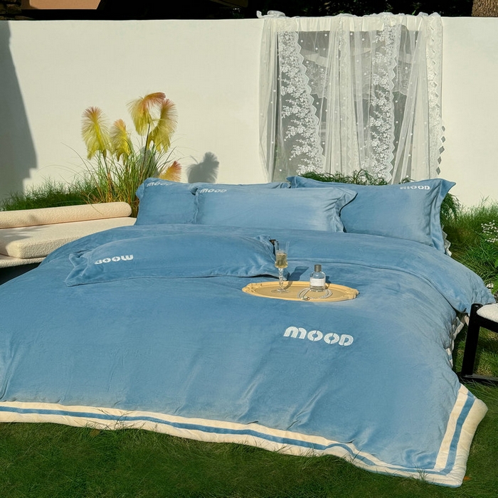 91家纺网 家纺一手货源 找家纺 新月家纺（锦威郎） 2024新款高贵轻奢保暖牛奶绒四件套系列-摩登 蓝色