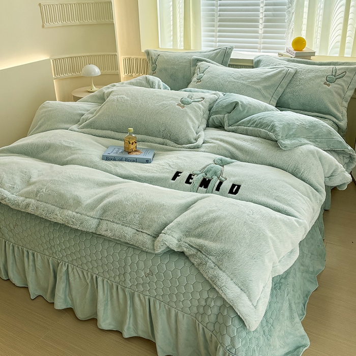 91家纺网 家纺一手货源 找家纺 新月家纺（锦威郎） 2024新款纯色保暖萌萌兔床盖四件套 萌兔湖蓝色
