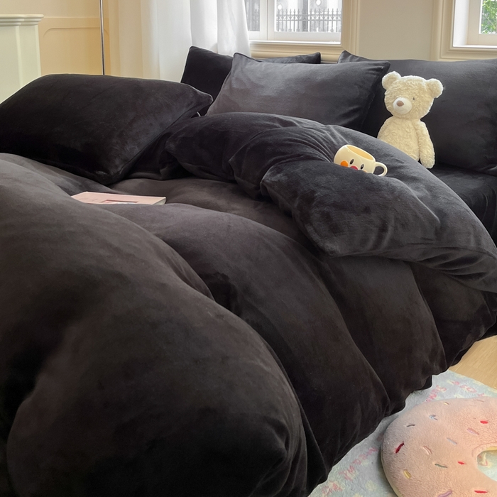 91家纺网 家纺一手货源 找家纺 慕澄家纺 2024新款纯色双拼牛奶绒四件套 黑金