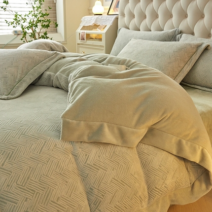 91家纺网 家纺一手货源 找家纺 （总）简如 2025新款A类230克加厚立体雕花绒四件套