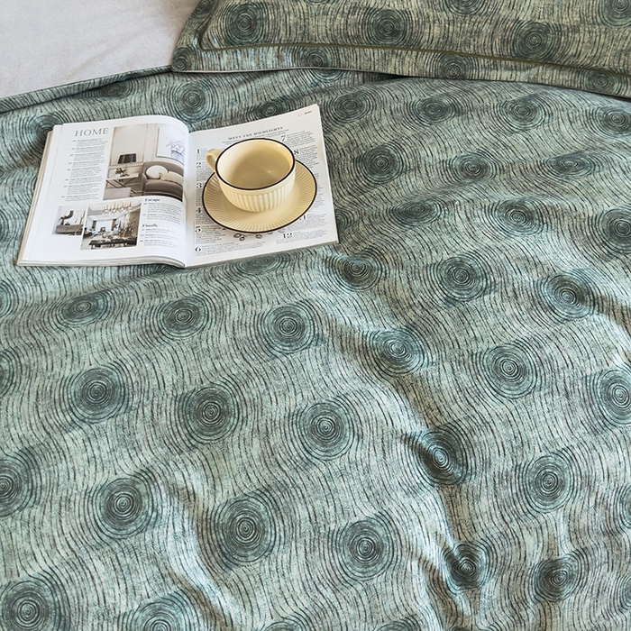 91家纺网 家纺一手货源 找家纺 新月家纺（锦威郎） 2024新款全棉加厚长绒棉数码印花四件套系列 菲尔顿-绿