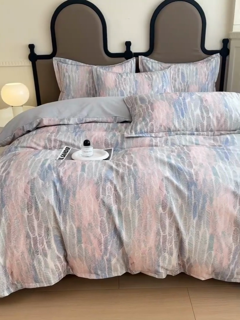 91家纺网 家纺一手货源 找家纺 新月家纺（锦威郎） 2024新款全棉加厚长绒棉数码印花四件套系列 莫妮卡-蓝