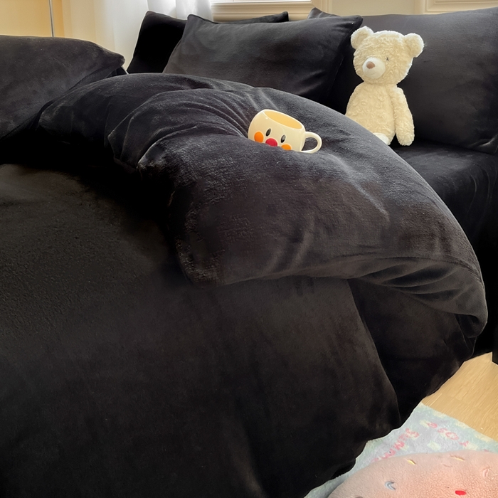 91家纺网 家纺一手货源 找家纺 慕澄家纺 2024新款纯色双拼牛奶绒四件套 黑金