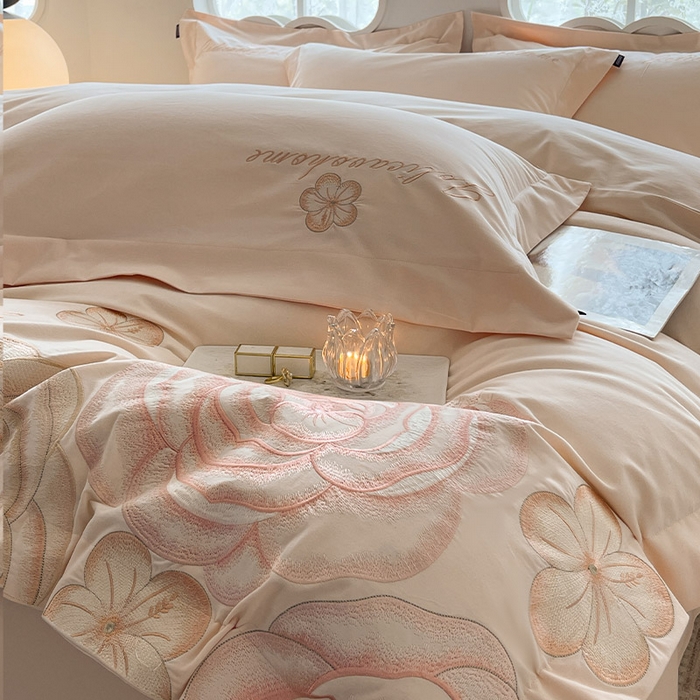 91家纺网 家纺一手货源 找家纺  【秋冬爆款】A类母婴级全棉磨毛四件套纯棉重工刺绣花轻奢风床单床笠款新疆棉高奢床上用品 缇菲-白桃