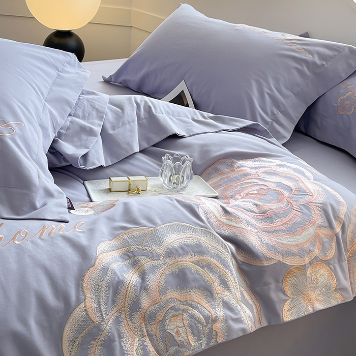 91家纺网 家纺一手货源 找家纺  【秋冬爆款】A类母婴级全棉磨毛四件套纯棉重工刺绣花轻奢风床单床笠款新疆棉高奢床上用品 缇菲-莓蓝