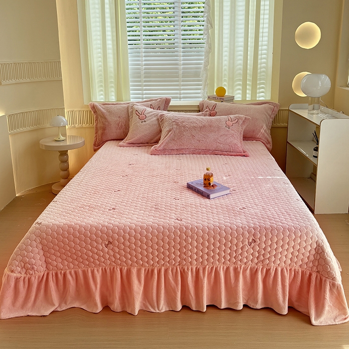 91家纺网 家纺一手货源 找家纺 新月家纺（锦威郎） 2024新款纯色保暖萌萌兔床盖四件套 萌兔粉玉色