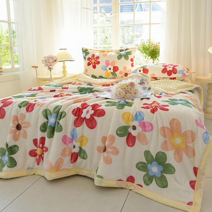 91家纺网 家纺一手货源 找家纺 圣楚家纺 2024新款豆豆绒三层毛毯毯子 花花世界